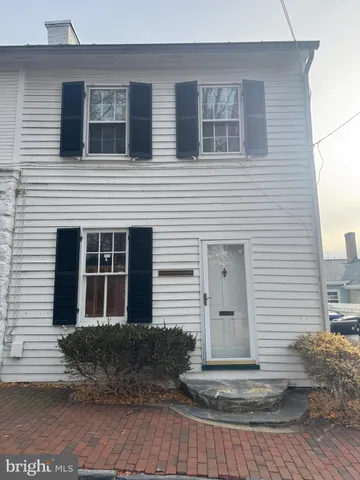$1,900 | 10 Wirt Street Northwest, Leesburg, VA 20176
