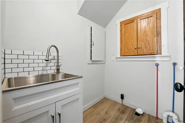 a close view of sink and tap