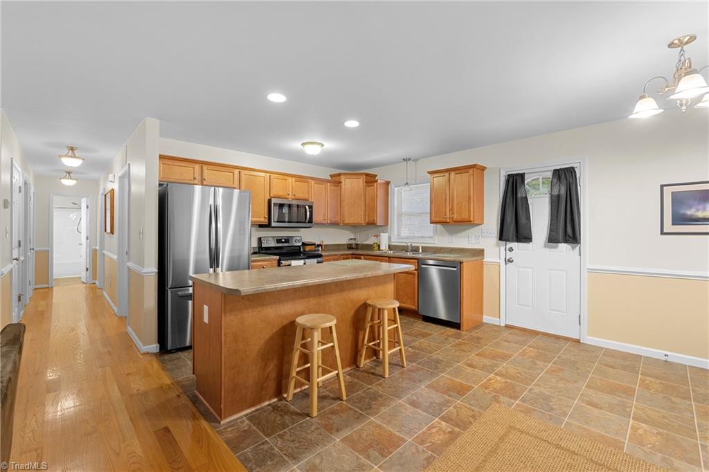 3339 Kennedy Road Thomasville, NC 27360 - Photo 11 of 28 Gallery Image 11