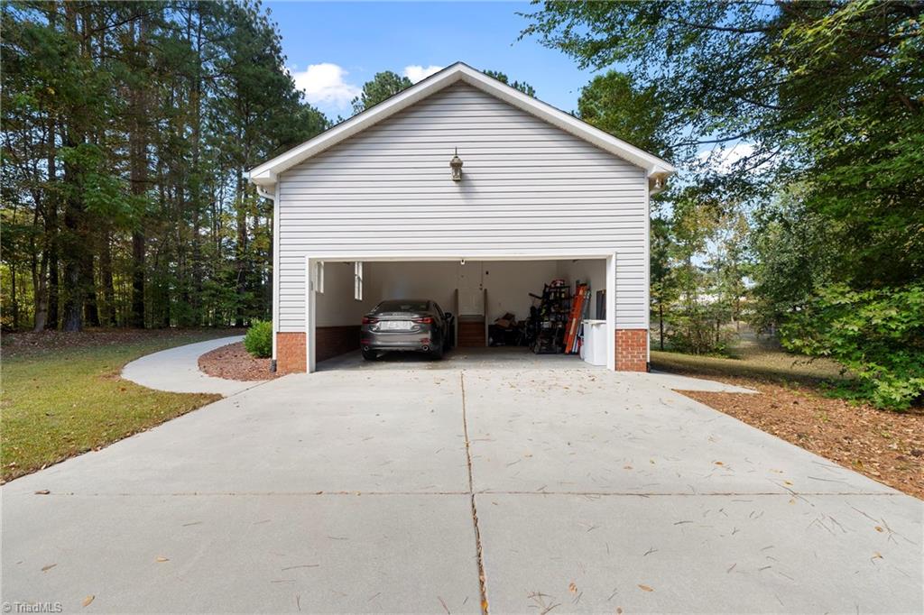 3339 Kennedy Road Thomasville, NC 27360 - Photo 21 of 28 Gallery Image 21