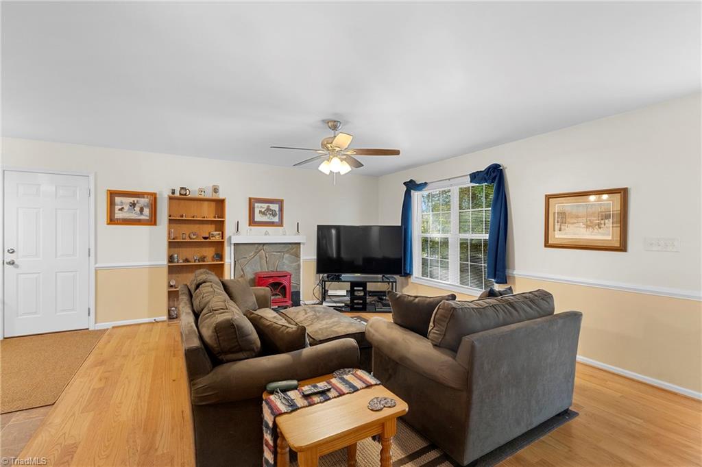 3339 Kennedy Road Thomasville, NC 27360 - Photo 8 of 28 Gallery Image 8