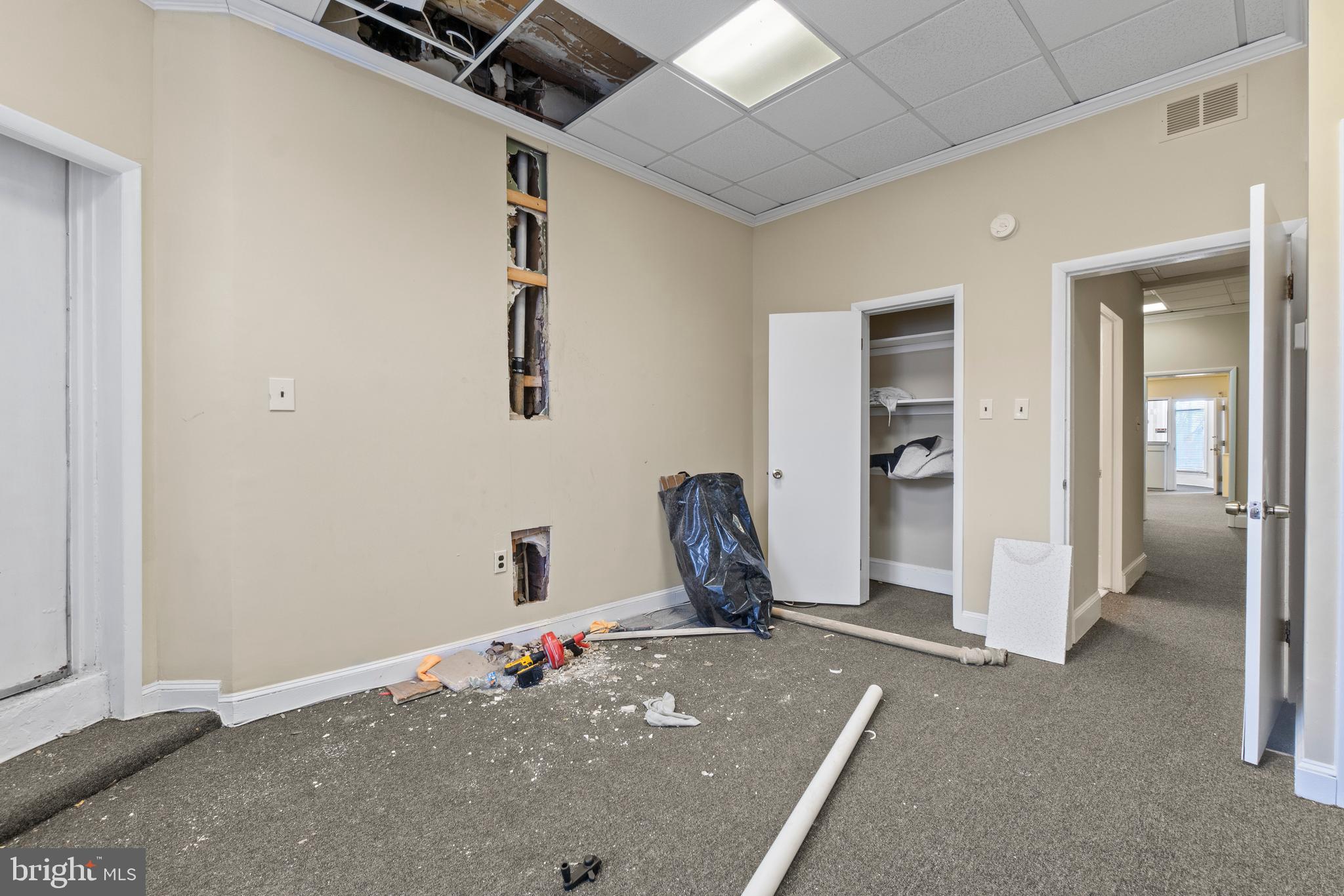 28 East 25th Street Baltimore, MD 21218 - Photo 22 of 41 a room with gym equipment and mirror