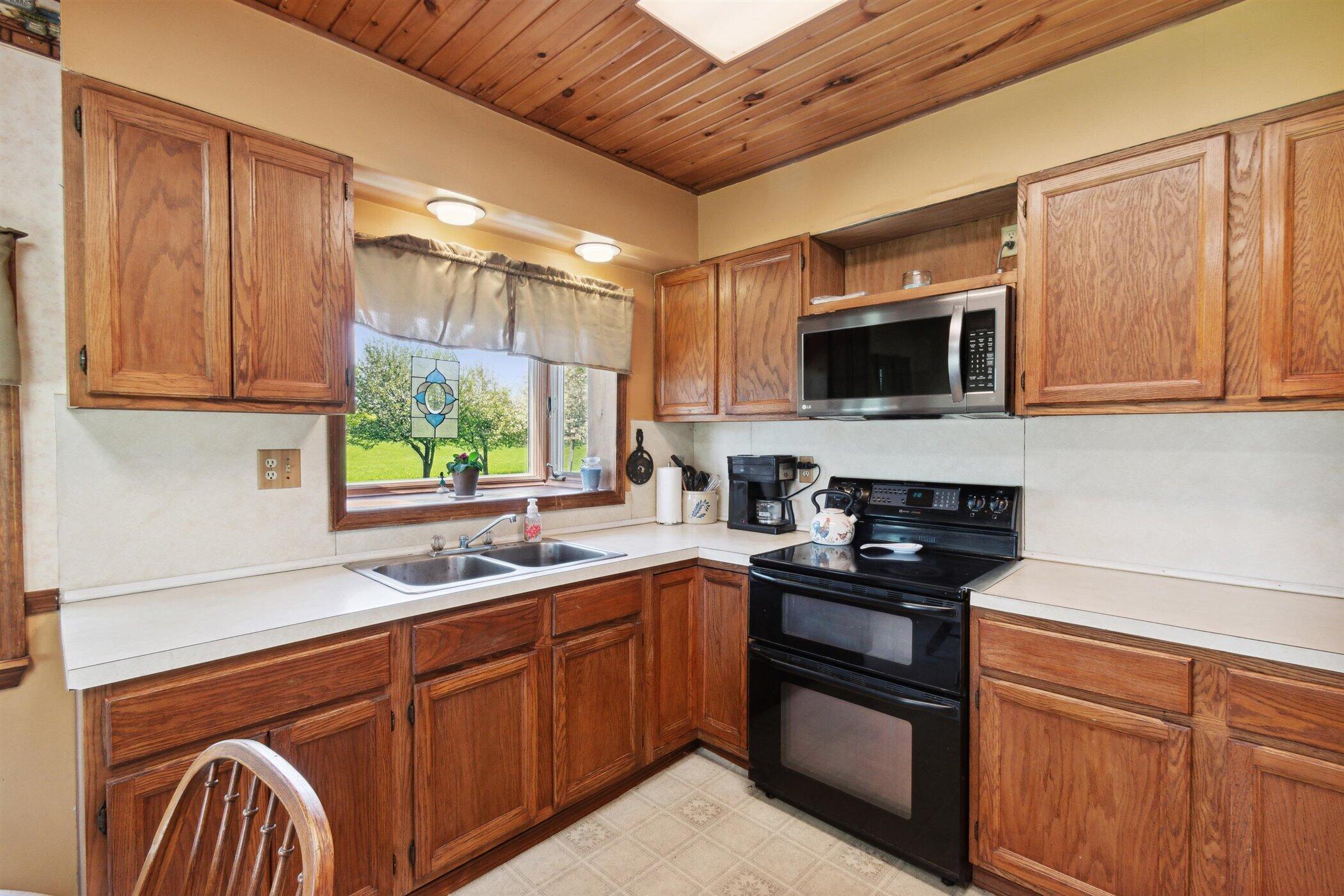 2161 Ernest Road Ionia, MI 48846 - Photo 8 of 75 09-2161-Ernest-Rd-Ionia-MI-48846-WindowS