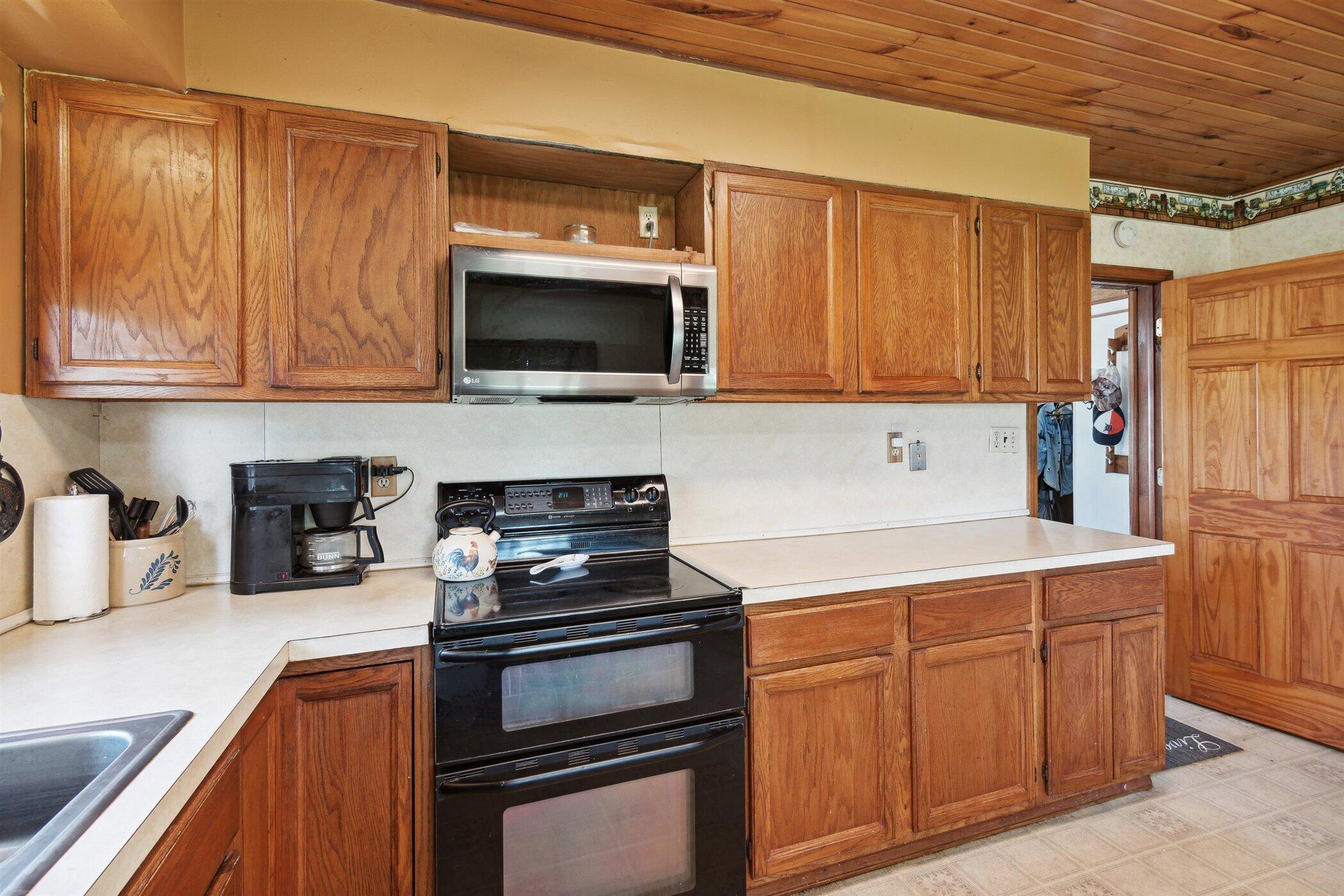 2161 Ernest Road Ionia, MI 48846 - Photo 9 of 75 10-2161-Ernest-Rd-Ionia-MI-48846-WindowS
