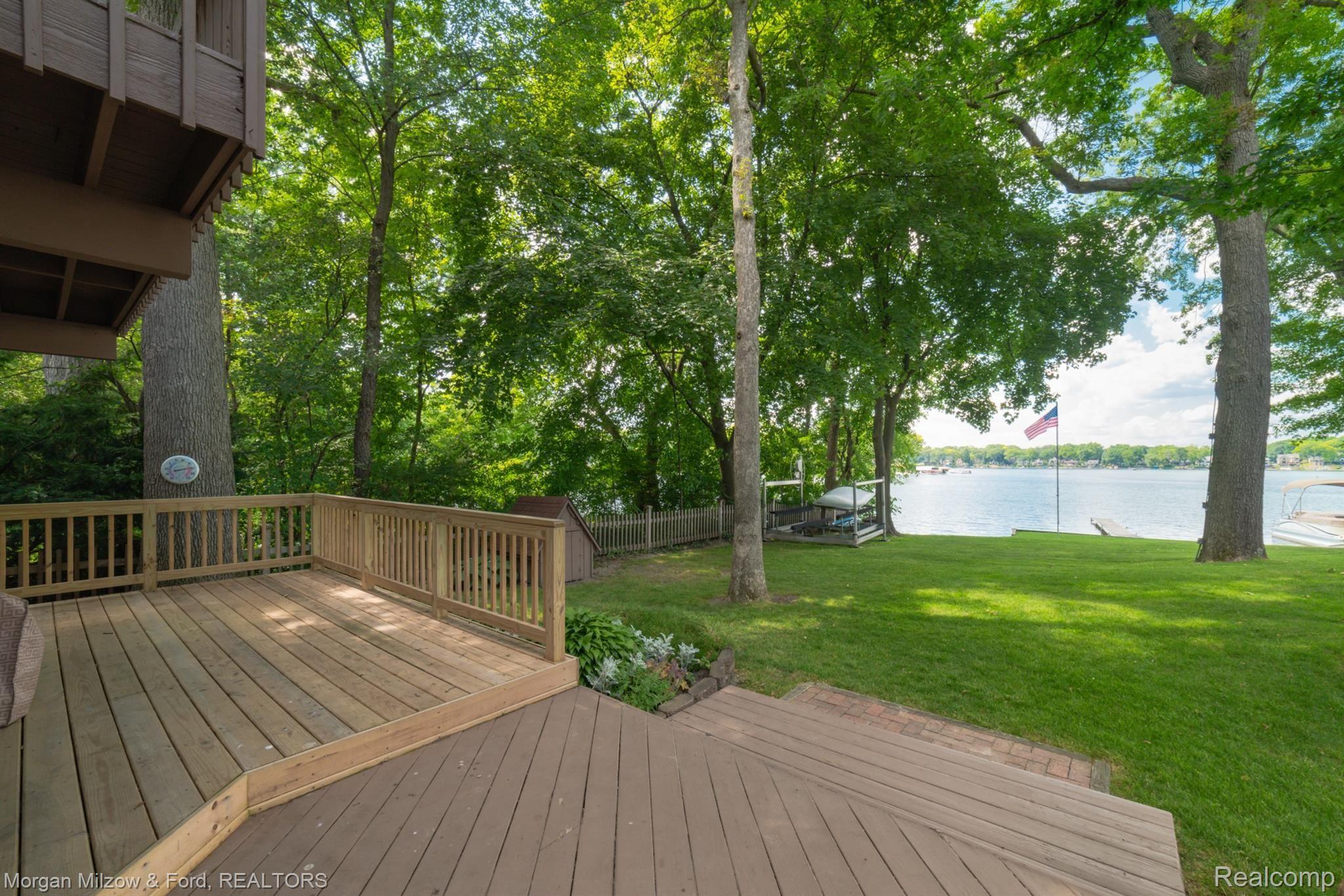 3810 Covert Road Waterford, MI 48328 - Photo 32 of 40 3810 Covert (30).jpg