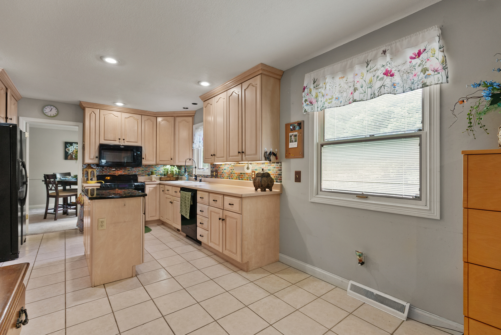 3726 Ridgewood Drive Davenport, IA 52807 - Photo 14 of 58