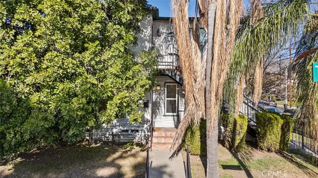 a view of a yard with plants