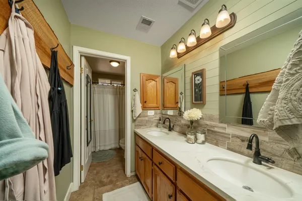 $569,000 | 22052 Melrose Court, Madera, CA 93638