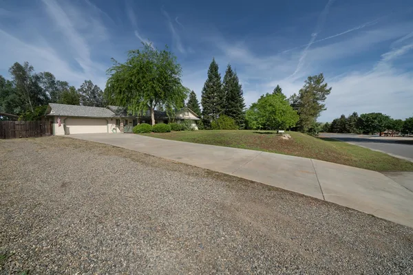 $569,000 | 22052 Melrose Court, Madera, CA 93638