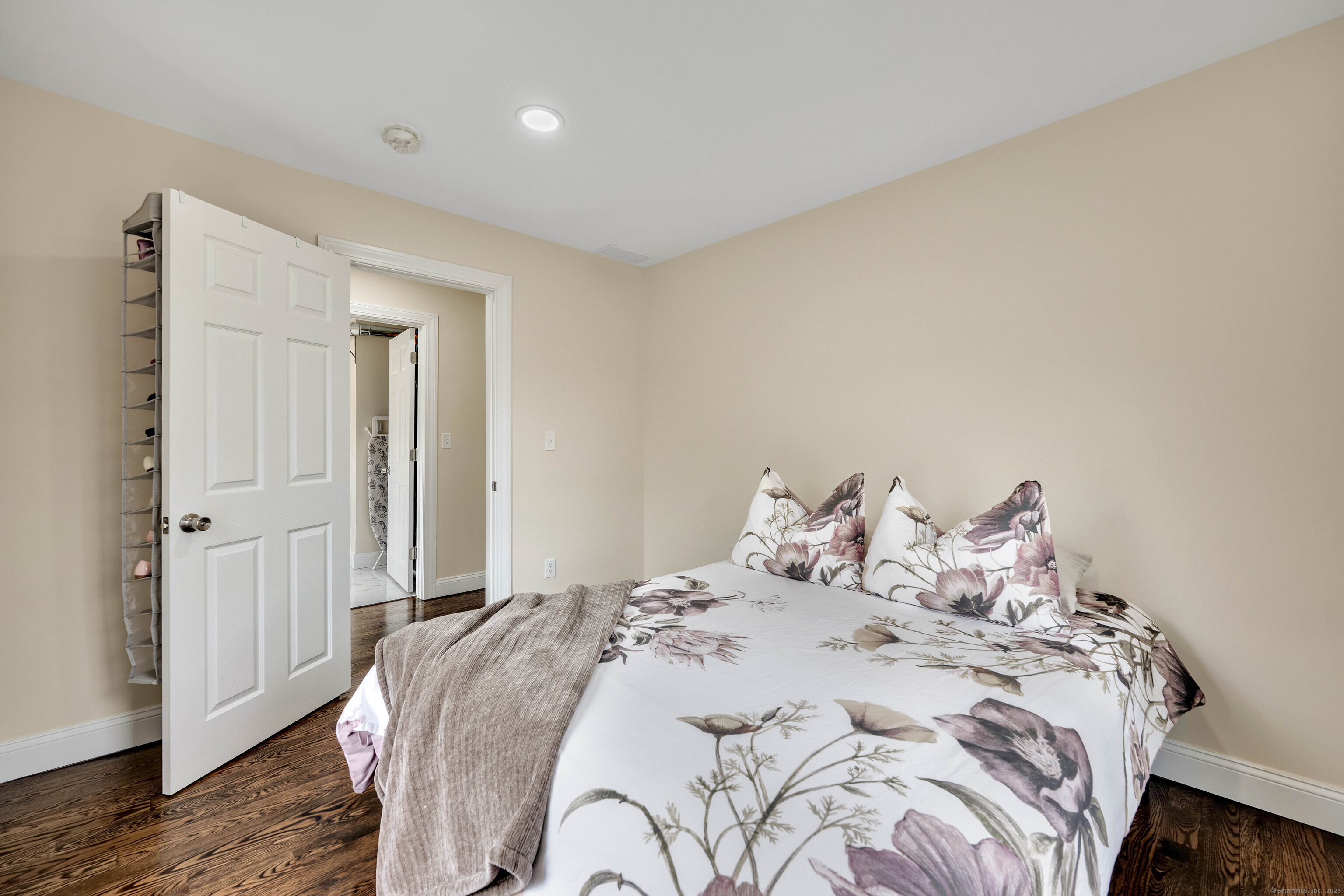 550 New Hanover Avenue Meriden, CT 06451 - Photo 17 of 34 a bedroom with a bed and a window