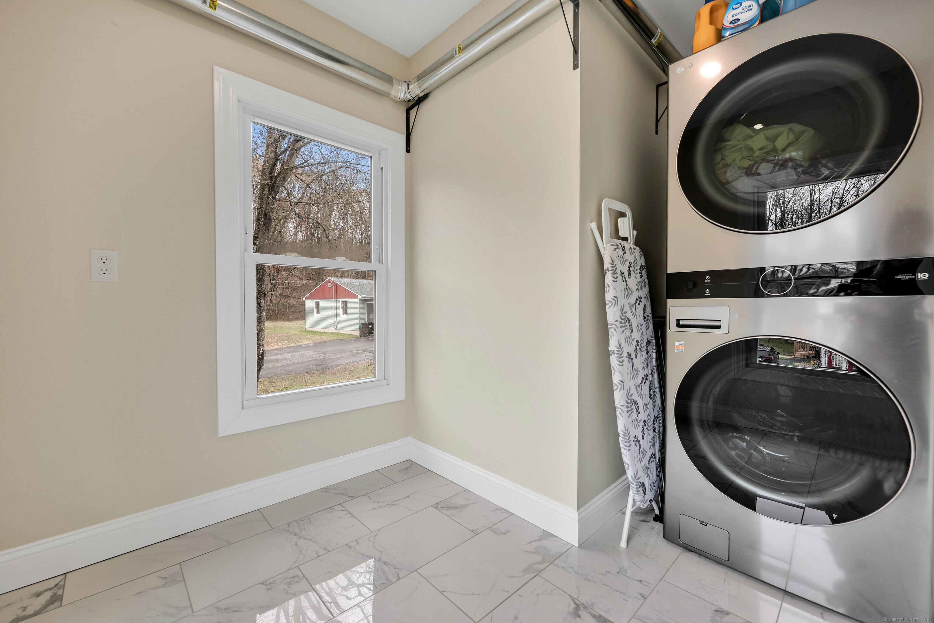 550 New Hanover Avenue Meriden, CT 06451 - Photo 18 of 34 a view of a bedroom with washer and dryer