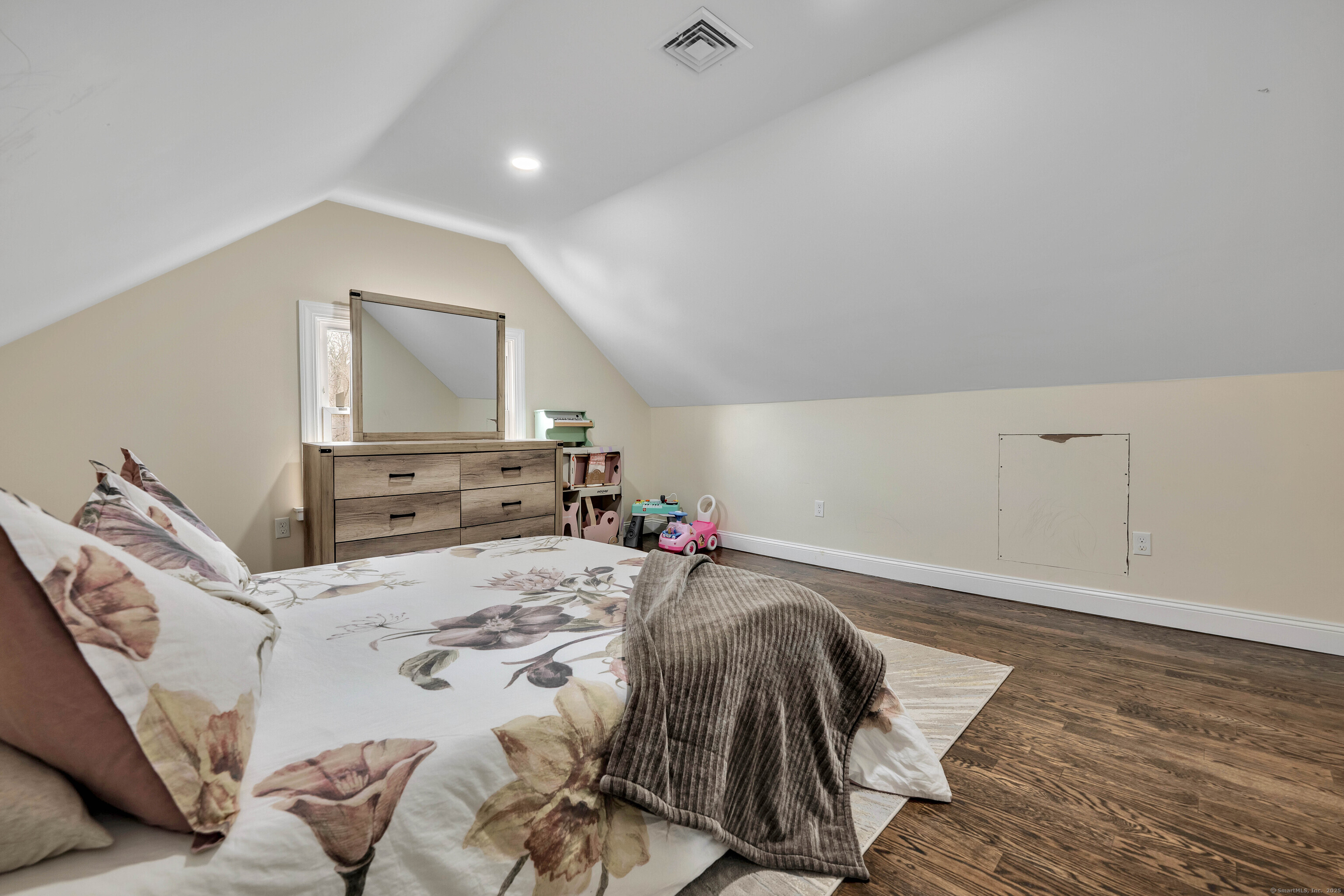 550 New Hanover Avenue Meriden, CT 06451 - Photo 21 of 34 a bed room with a bed and a dresser