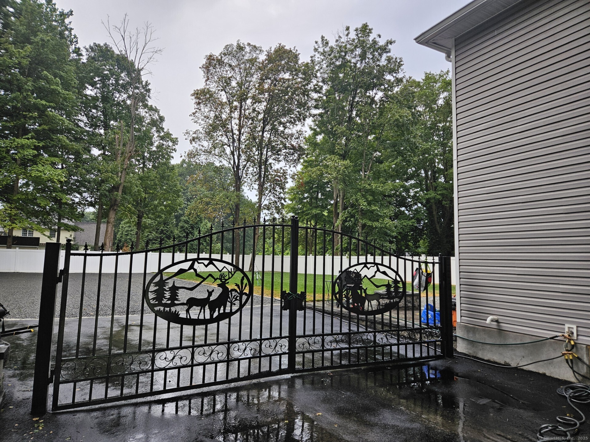 550 New Hanover Avenue Meriden, CT 06451 - Photo 27 of 34 a view of a balcony