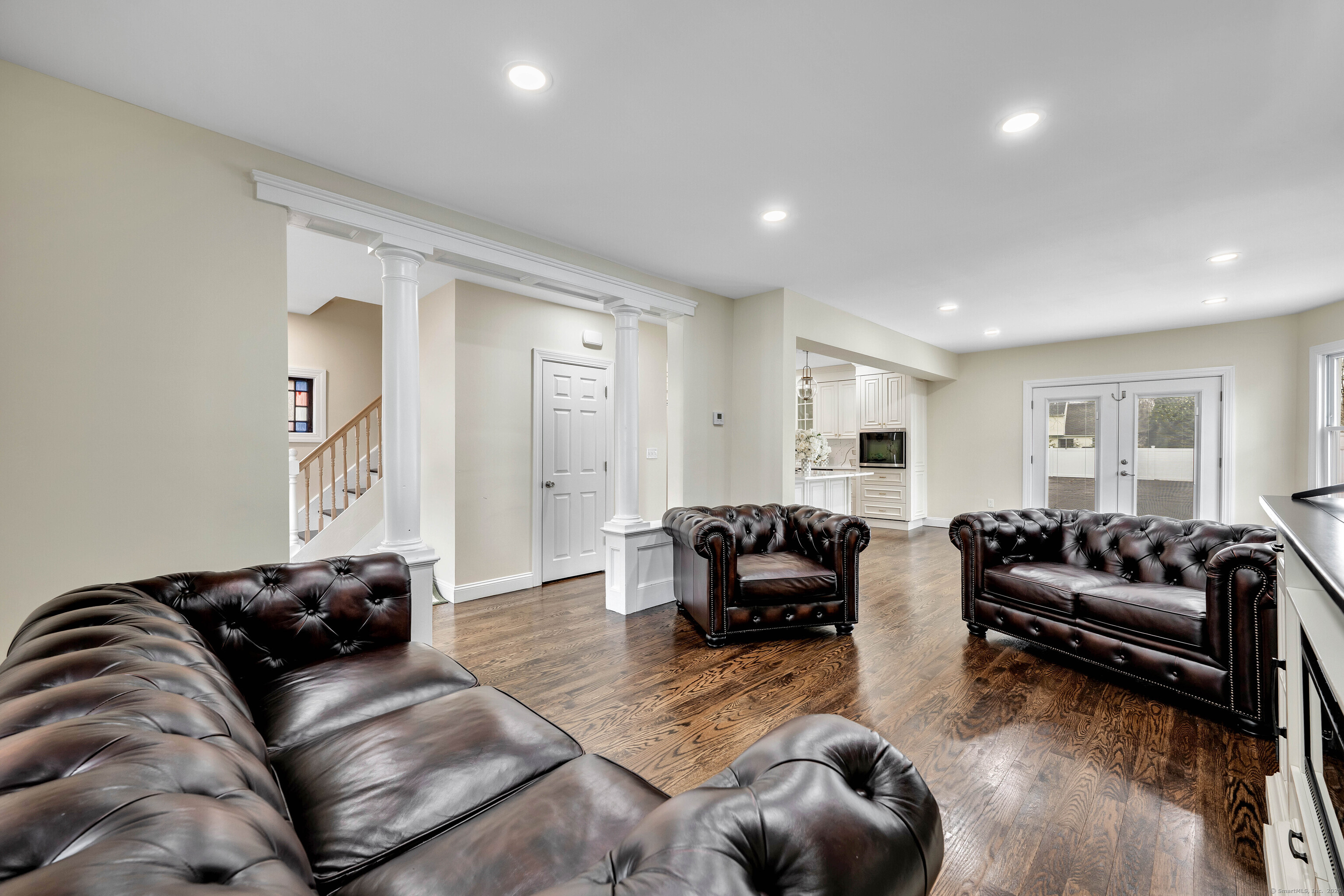 550 New Hanover Avenue Meriden, CT 06451 - Photo 10 of 34 a living room with furniture
