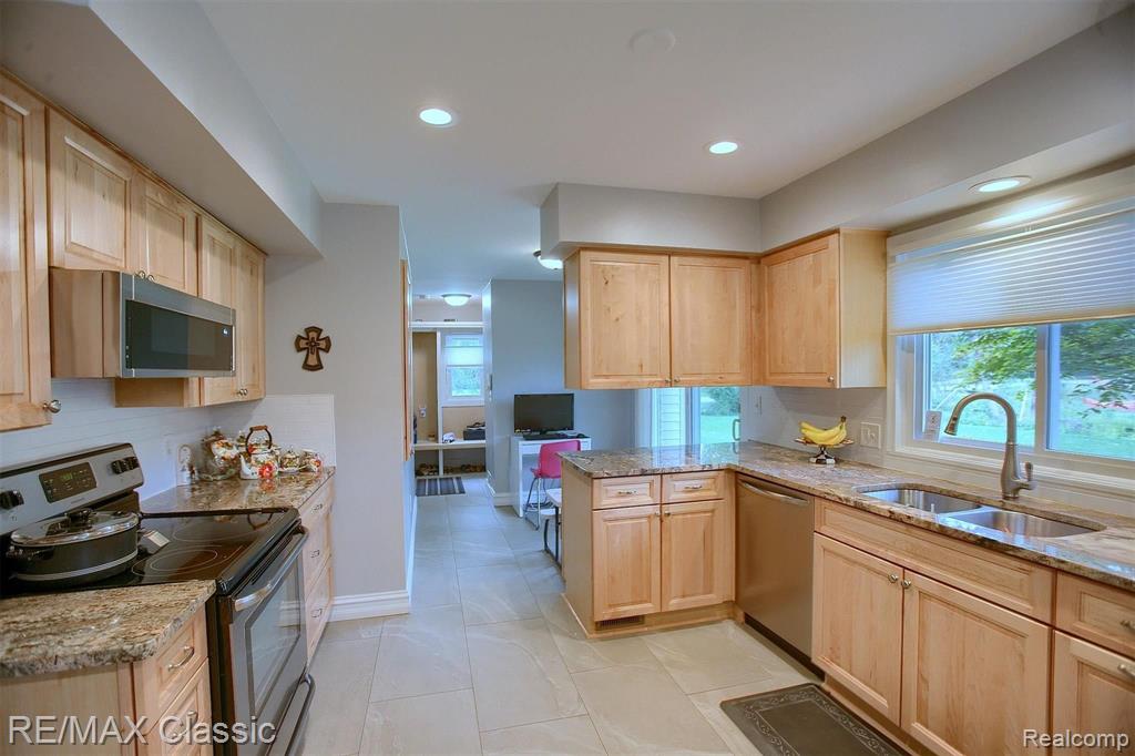 7415 Wing Lake Road Bloomfield Hills, MI 48301 - Photo 7 of 30