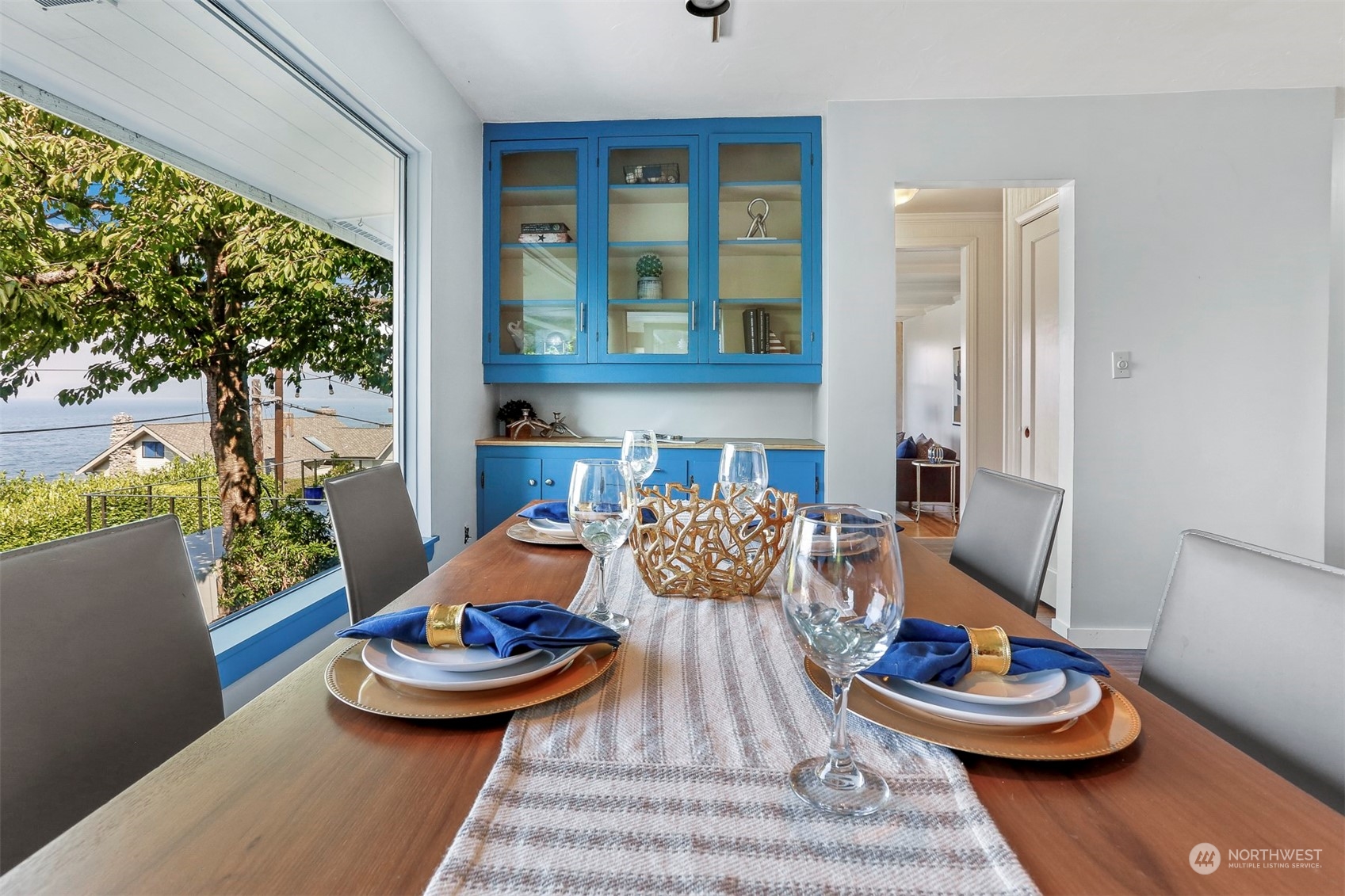 3245 Northwest Esplanade Seattle, WA 98117 - Photo 21 of 38 a room with furniture and a potted plant