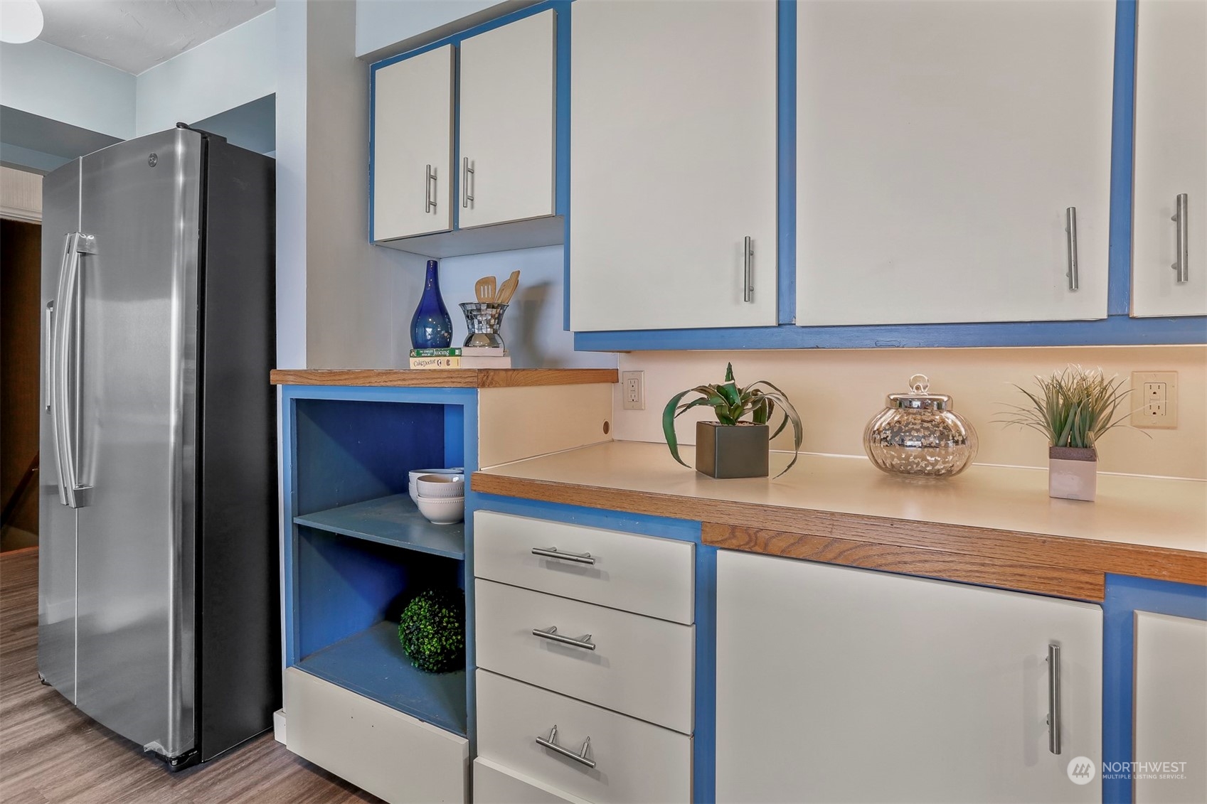 3245 Northwest Esplanade Seattle, WA 98117 - Photo 24 of 38 a view of cabinets and wooden floor