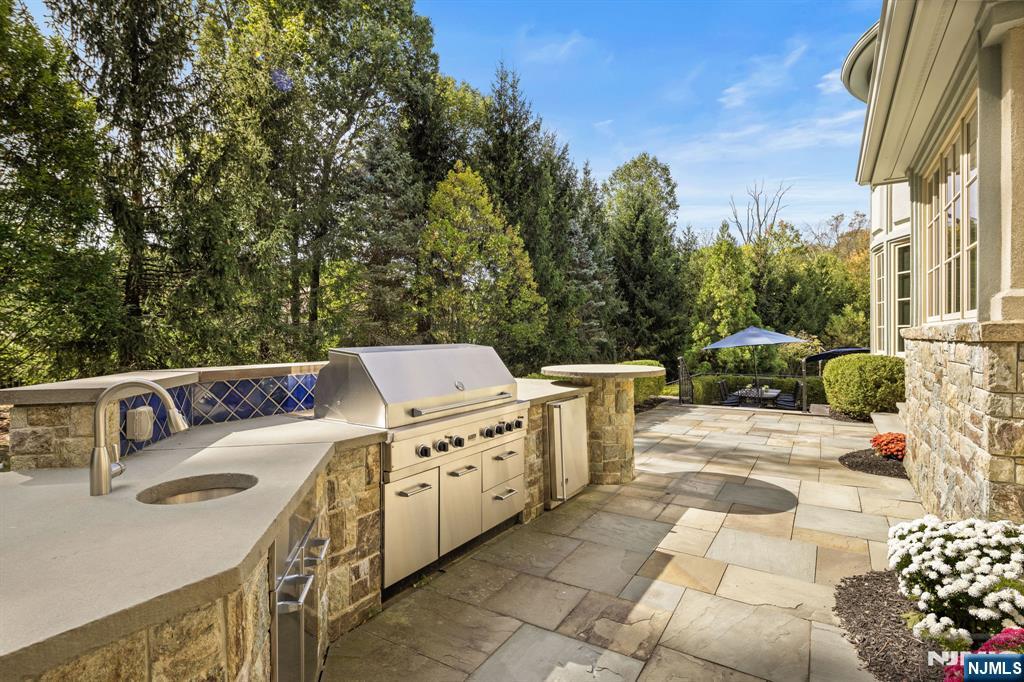 23 Hunter Ridge Woodcliff Lake, NJ 07677 - Photo 42 of 49