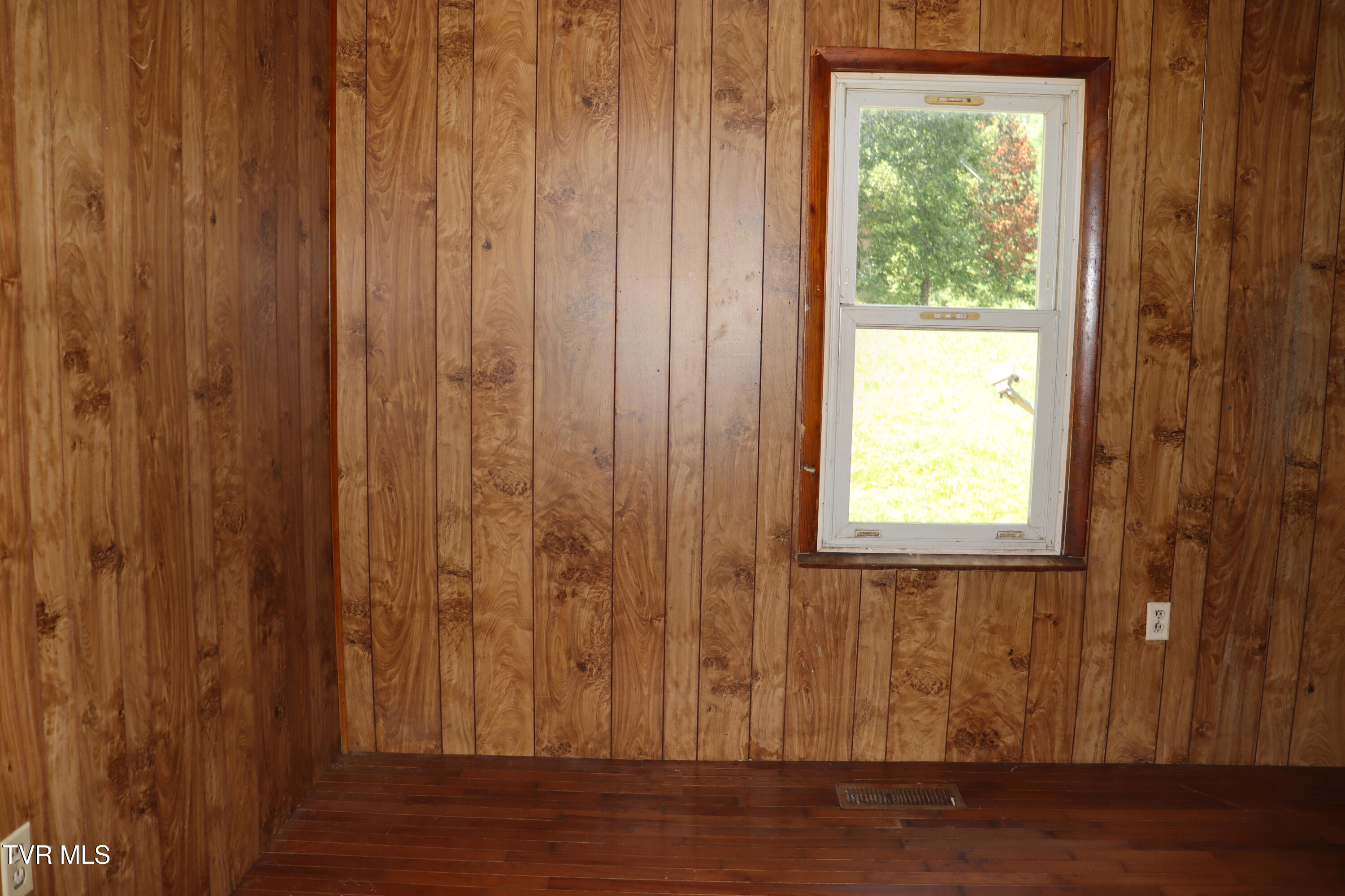 3849 Nealy Ridge Clinchco, VA 24226 - Photo 22 of 36 IMG_0153