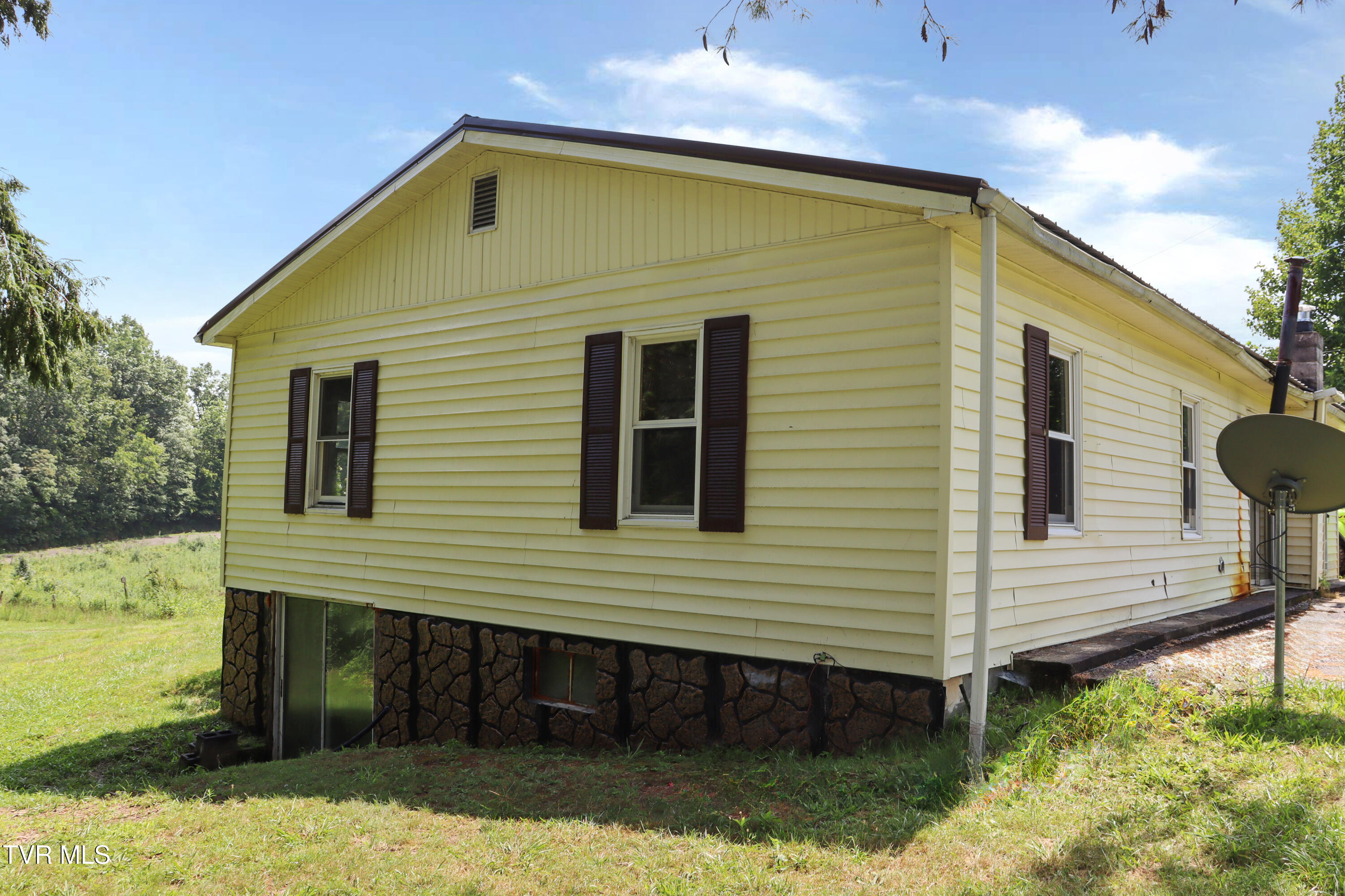 3849 Nealy Ridge Clinchco, VA 24226 - Photo 8 of 36 IMG_0167