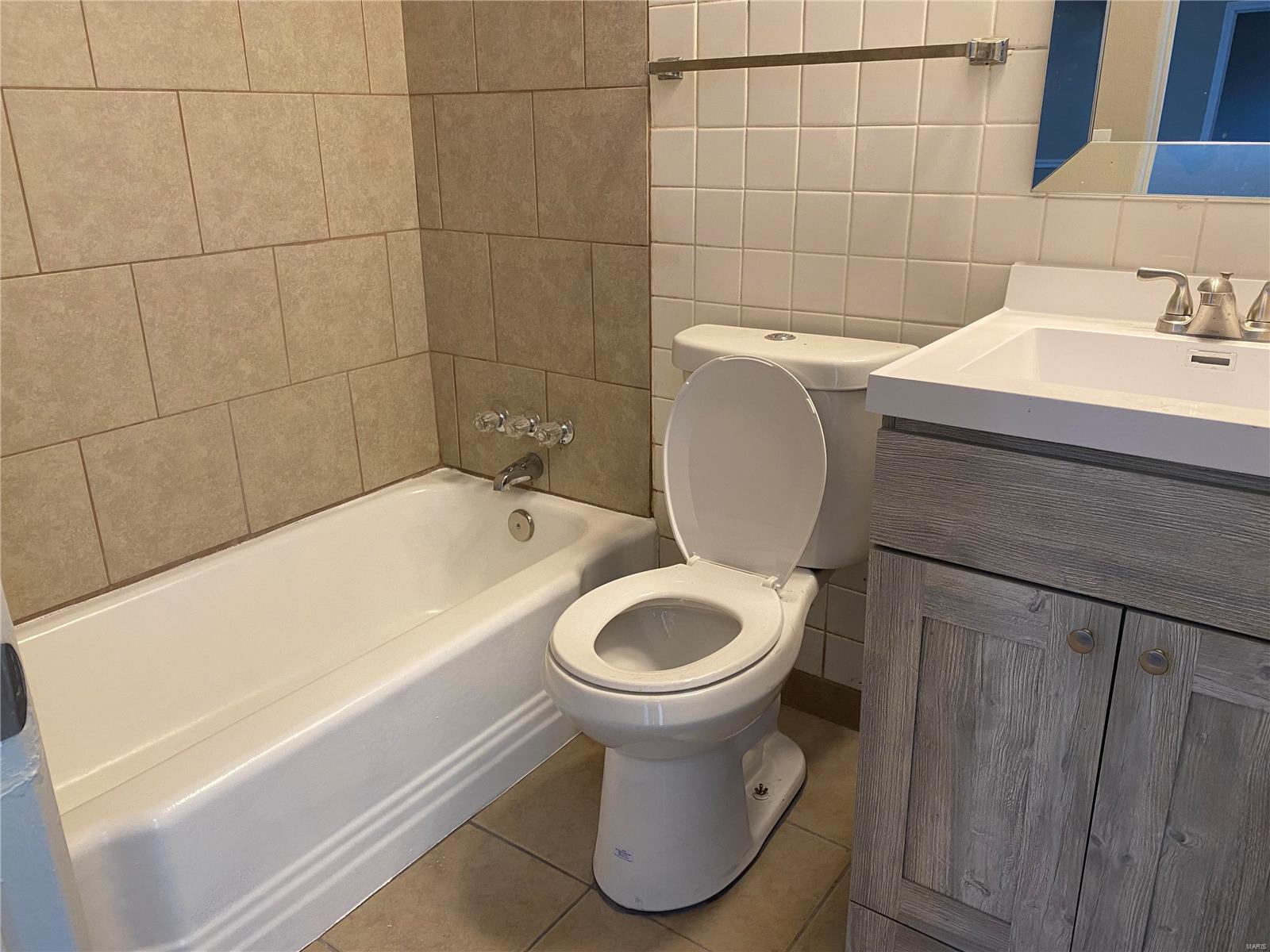 865 Derhake Road Florissant, MO 63033 - Photo 4 of 10 Gallery Image 4