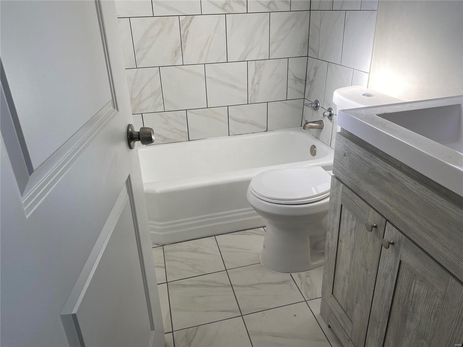 865 Derhake Road Florissant, MO 63033 - Photo 6 of 10 Gallery Image 6