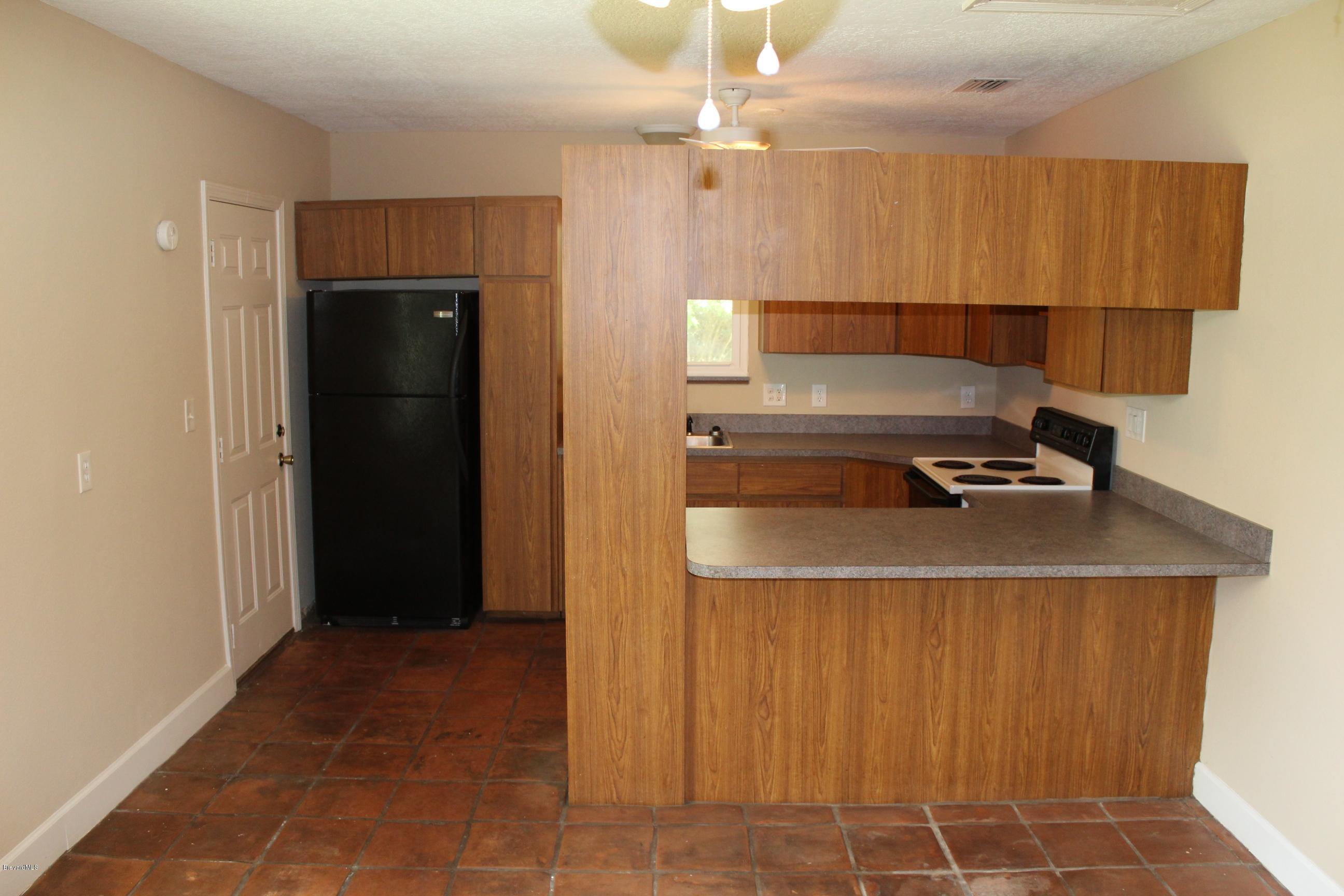 4565 Delespine Road Cocoa, FL 32927 - Photo 22 of 32 Kitchen with breakfast bar