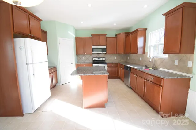 $1,800 | 3296 Saddlebrook Drive, Midland, NC 28107