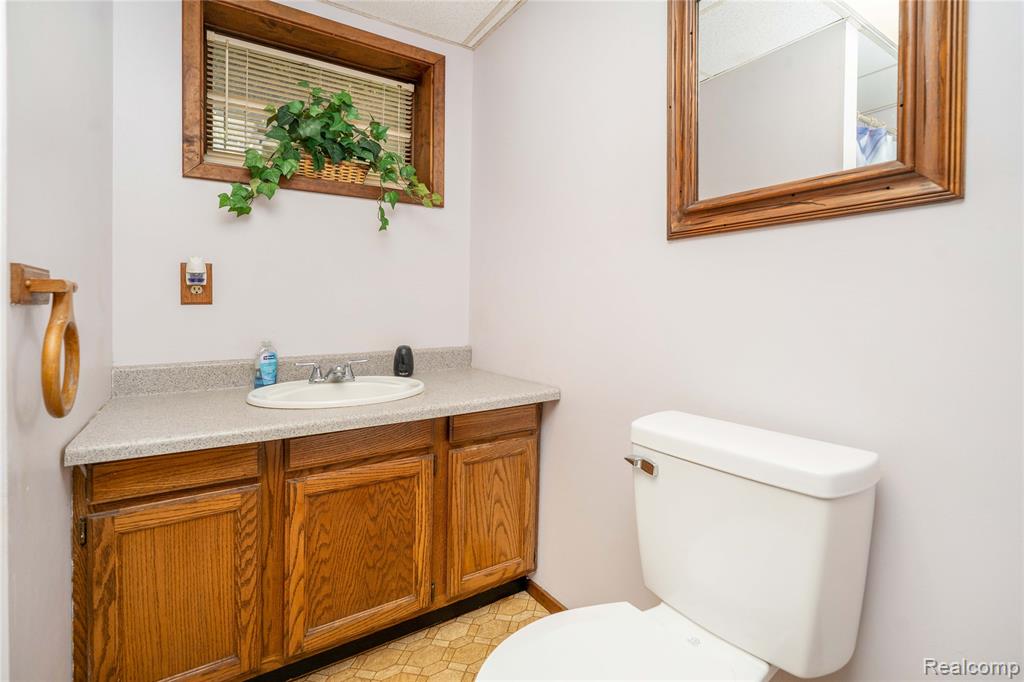 2725 Cooley Lake Road Highland, MI 48356 - Photo 45 of 63