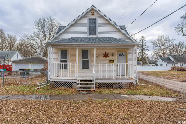 $128,000 | 414 South McLean Street, Lincoln, IL 62656