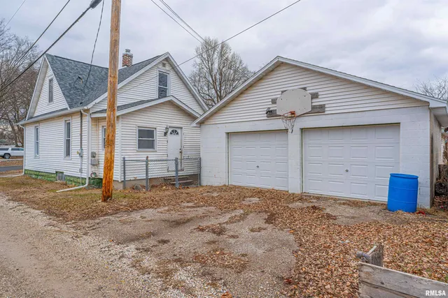 $128,000 | 414 South McLean Street, Lincoln, IL 62656