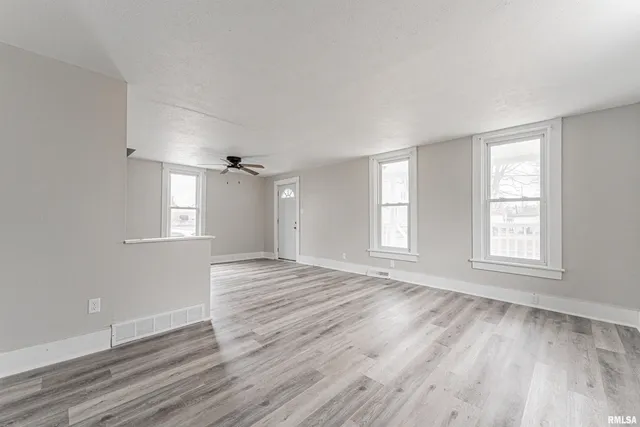 $128,000 | 414 South McLean Street, Lincoln, IL 62656