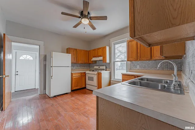 $128,000 | 414 South McLean Street, Lincoln, IL 62656