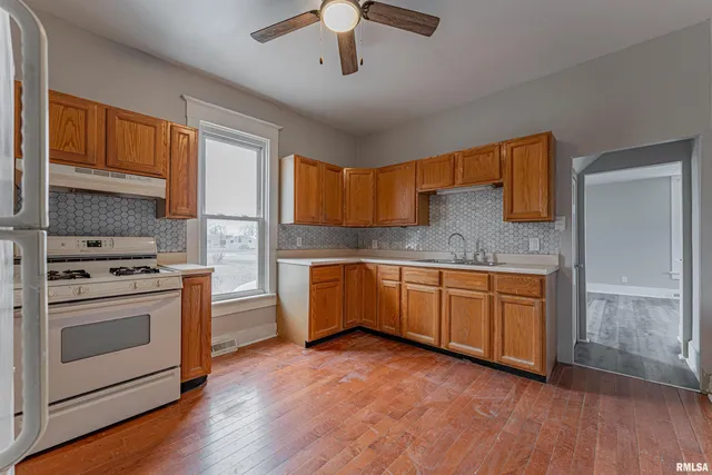 $128,000 | 414 South McLean Street, Lincoln, IL 62656