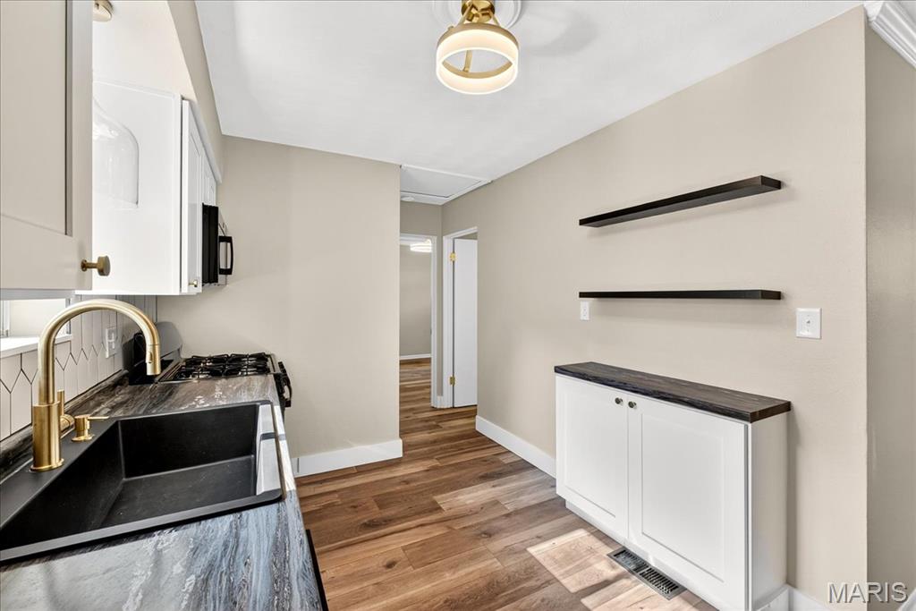 7120 Rabenberg Place St. Louis, MO 63143 - Photo 7 of 23