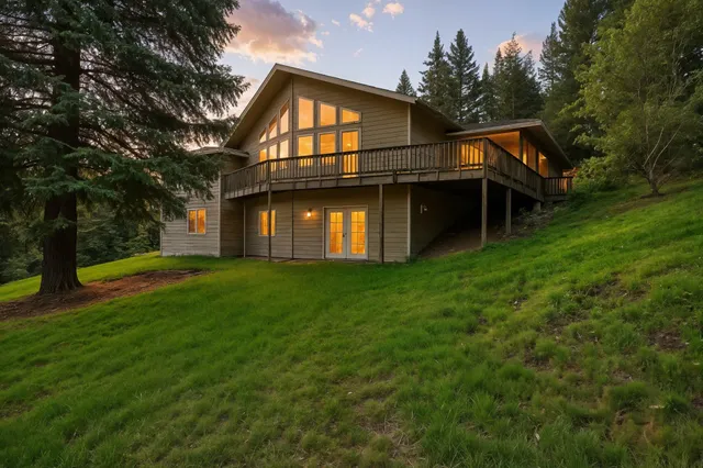 $824,900 | 30324 North Elk Chattaroy Road, Chattaroy, WA 99003