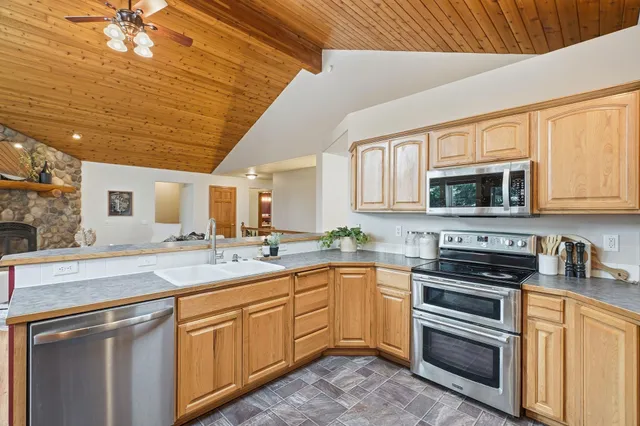 $824,900 | 30324 North Elk Chattaroy Road, Chattaroy, WA 99003