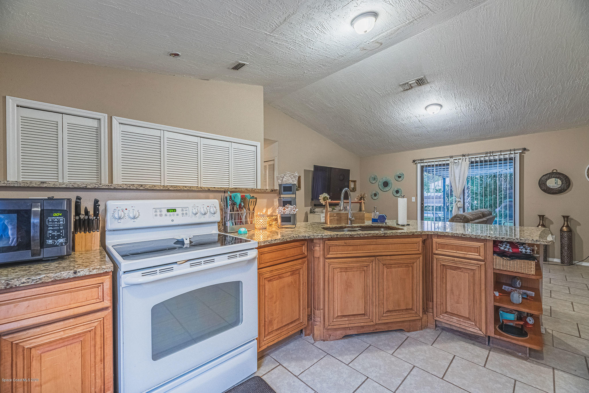 406 Sayre Road Southwest Palm Bay, FL 32908 - Photo 8 of 30 JC7_6843-HDR