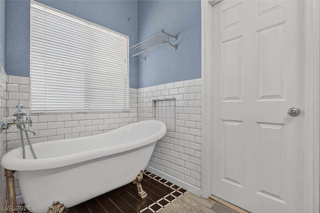 2609 Shakespeare Road Las Vegas, NV 89108 - Photo 23 of 41 A classic claw-foot tub creates a serene oasis for relaxation.