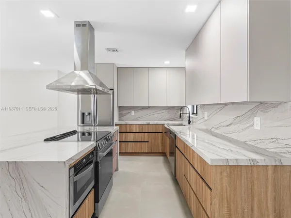 $899,400 | 610 Northeast 164th Terrace, North Miami Beach, FL 33162
