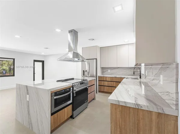 $899,400 | 610 Northeast 164th Terrace, North Miami Beach, FL 33162