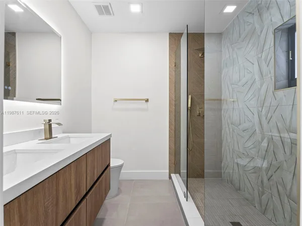 $899,400 | 610 Northeast 164th Terrace, North Miami Beach, FL 33162