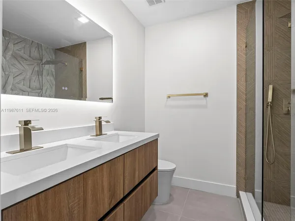 $899,400 | 610 Northeast 164th Terrace, North Miami Beach, FL 33162
