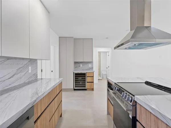 $899,400 | 610 Northeast 164th Terrace, North Miami Beach, FL 33162