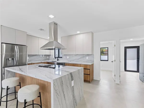 $899,400 | 610 Northeast 164th Terrace, North Miami Beach, FL 33162