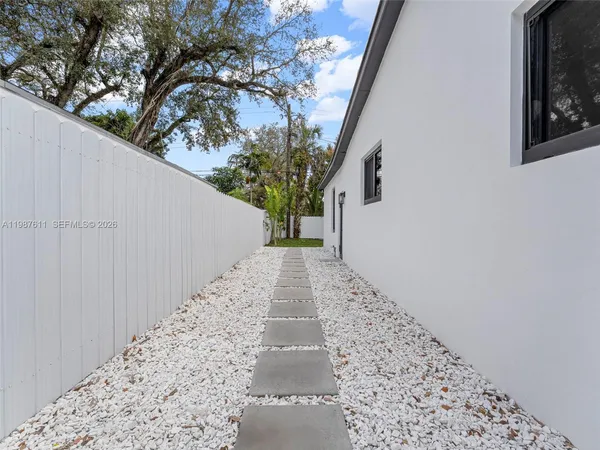 $899,400 | 610 Northeast 164th Terrace, North Miami Beach, FL 33162