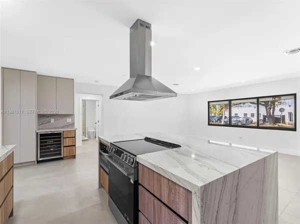 $899,400 | 610 Northeast 164th Terrace, North Miami Beach, FL 33162