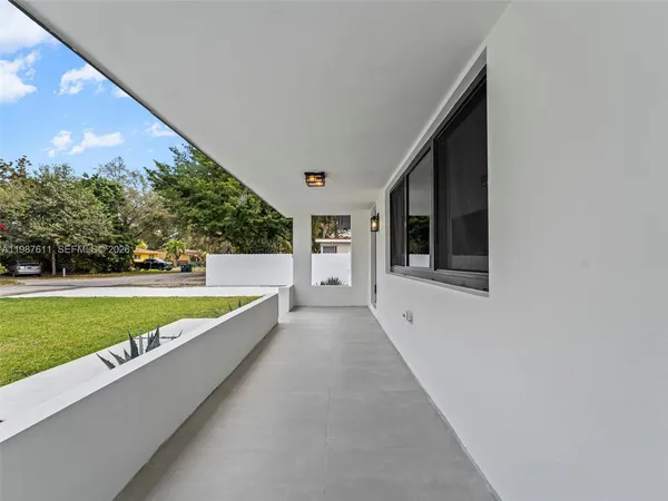 $899,400 | 610 Northeast 164th Terrace, North Miami Beach, FL 33162