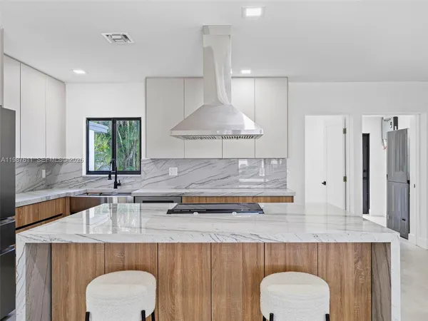 $899,400 | 610 Northeast 164th Terrace, North Miami Beach, FL 33162