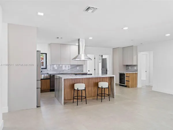 $899,400 | 610 Northeast 164th Terrace, North Miami Beach, FL 33162